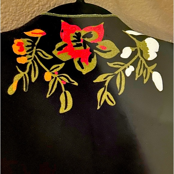 Blk jacket with floral design by : MissLook size small - Picture 6 of 7
